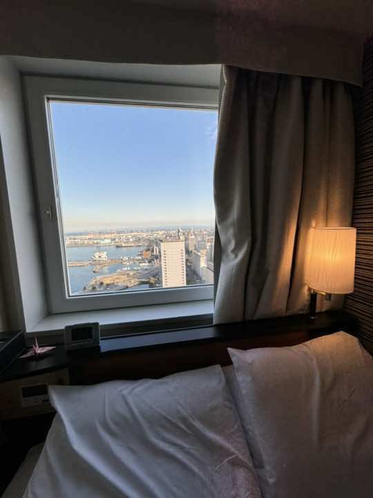 Imagine waking up to a view like this 🤍🌸🌊 #traveltiktok #yokohama #japan #hotelwithaview #traveljapan #traveltipsandhacks  📍APA Hotel & Resort Yokohama Bay Tower