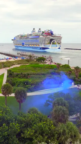 Icon of the Seas heading out! ❤️‍🔥❤️‍🔥 #cruises #cruiseship #crucero #cruisetok #iconoftheseas #miami 