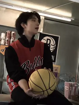 #svt #seventeen #seventeen17_official #hongjisoo #joshua #fyp #foryou #carats #xyzbca #kpopedit #svtcarat gentleman with 🏀'
