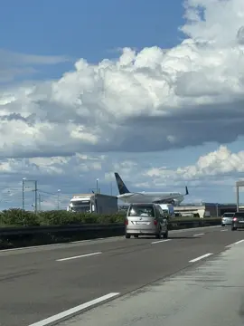 #flieger  #frankfurt #urlaubsreif #urlaubsgefühle #spassmusssein #fliegen #flughafen #flughafenfrankfurt #auto #autobahn #autobahn🇩🇪 