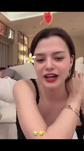 no one saw it and her laugh omg 5555 😭😭😭😭🤣🤣🤣#beckyarmstrong #beckysangels #fyp #4u 