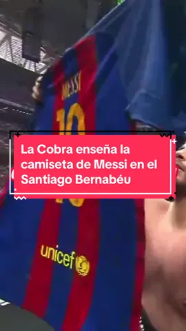 😲 El gesto que va a dar la vuelta al mundo: @lautarodelcampo haciendo el gesto de Messi en el Santiago Bernabéu #LaVeladaDelAñoIV #deportesentiktok  🎥 twitch.tv/ibai