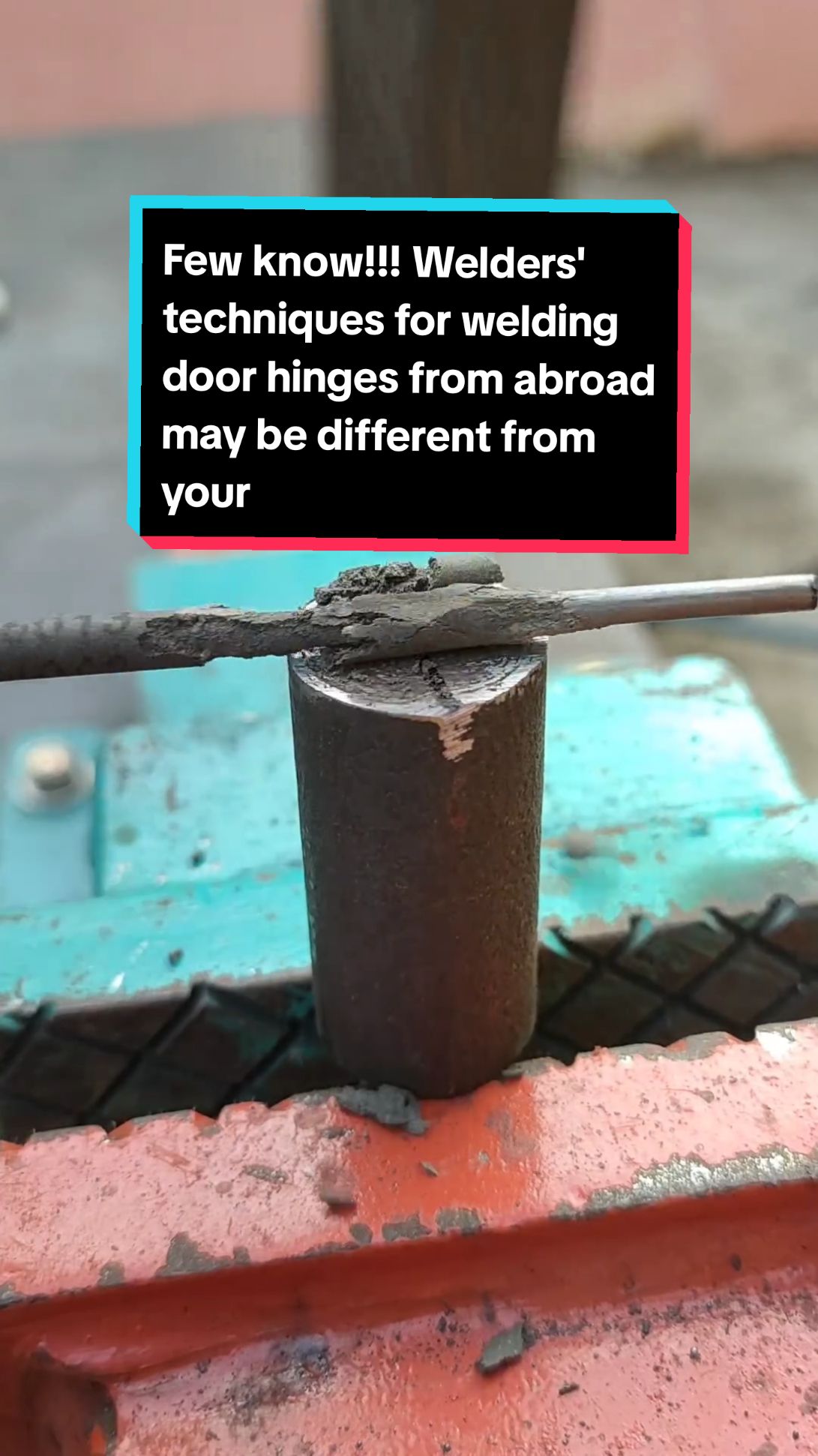 fFew know!!! Welders' techniques for welding door hinges from abroad may be different from yours #tools #craft #welder #welding #thinmetal #weldingtools #weldingart #art #DIY #weldingcreativetools 