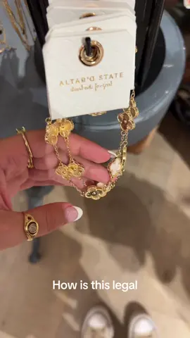 Pls someone explain #vancleef #fypage #fakejewelry #knockoff 
