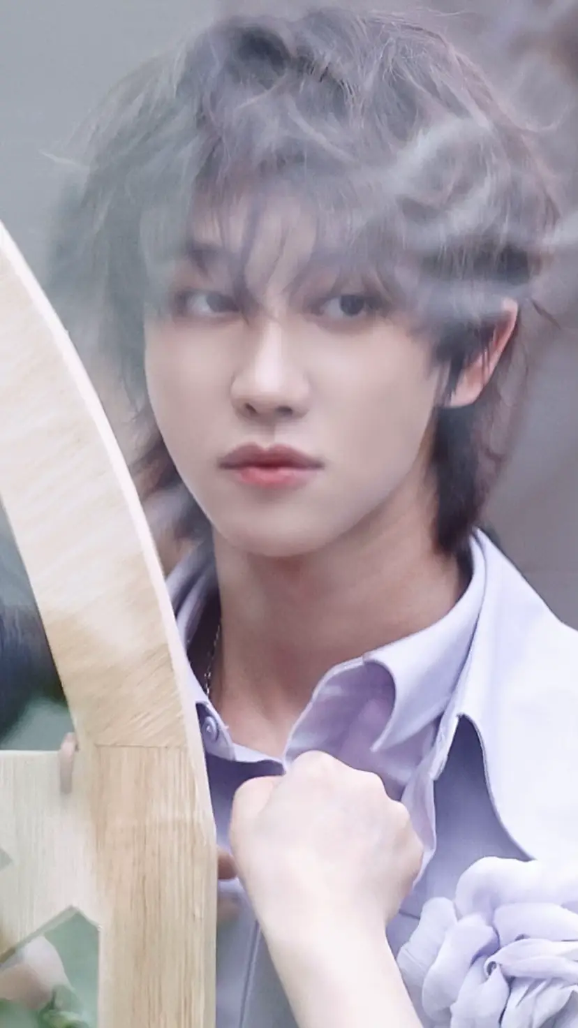 He looks like he came out of a painting.😍 #the8 #minghao #seventeen 