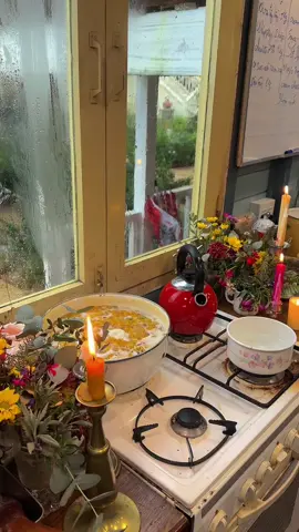 cooking jam on a beautiful rainy afternoon 🌧️🍵 #motbuathom #motcaithom #kitchen #cottagelife #chill #peaceful #rainydays 