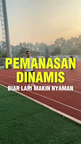 Pemanasan ini bikin lari lu makin nyaman❗️ Manfaat dari pemanasan dinamis ✅Benerin form lari ✅Bikin kaki makin kuat ✅Ningkatin fleksibilitas ✅Ngurangin risiko cedera Tapi bukan artinya ngelakuin sekali bisa langsung ngerasain manfaatnya ya. Lu harus lakuin itu berulang2 kali, makanya larinya dibanyakin #ayomulailari 