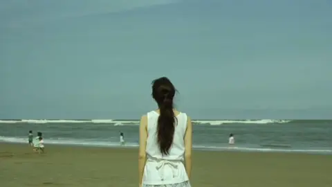 How summer should feel 🐋🎐🌱 ⋆𓆸: 𓆡 𓈒ㅤׂ #Summer #onemillionyengirl #japanese #movie #cinematic #beach #filmography #japan #vibe #ocean #girl #summergirl #igari #y2k #00s #aesthethic #trendy #oldmovies 