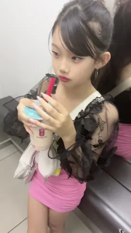 止まってる時笑い耐えられず失敗（笑） ゴンチャのピーチ🍑初めて飲んだの🧋 いっちゃんもしゅうも美味しいって言って飲んでる🤍🤍 今日は撮影会ありがとうございました💖 #おすすめ #おすすめにのりたい #KCE大阪校 #KCE #関コレ #関コレに出たい #関西コレクション #学生ランウェイ #ピュアフル #ピュアフル撮影会 #ピュアフル撮影会モデル  @Pureful_photo 