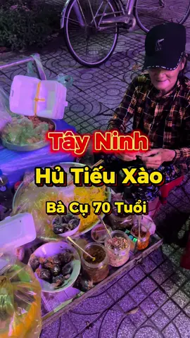 Mong mọi người giúp đỡ bà cụ bán hủ tiếu xào trước Nhà Thờ TP Tây Ninh, dạo gần đây mình thấy bà bán hơi vắng khách, nhưng đồ ăn bà làm chất lượng mà giá lại rẻ #xuhuongtiktok #LearnOnTikTok #ancungtiktok #reviewanngon 