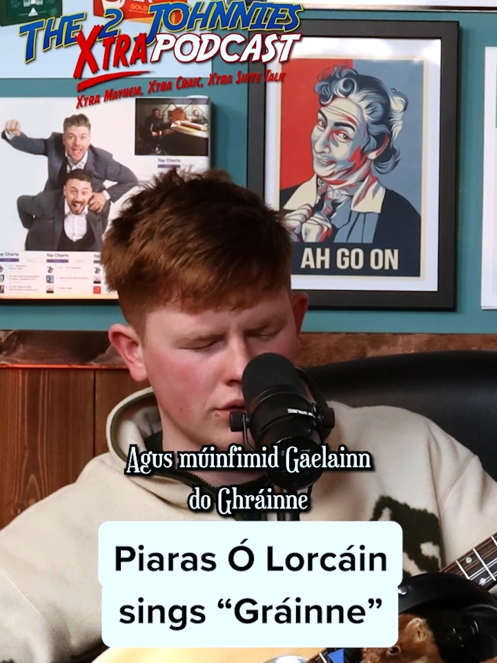 @piaras_o_lorcain Performs traditional Irish song 