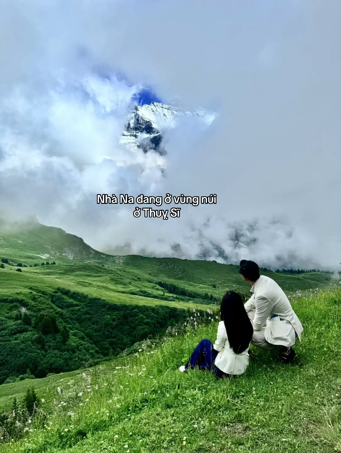 Không khi trong lành, cảnh đẹp, thời tiết mát mẻ thích ghê. #hannaholala #switzerland 