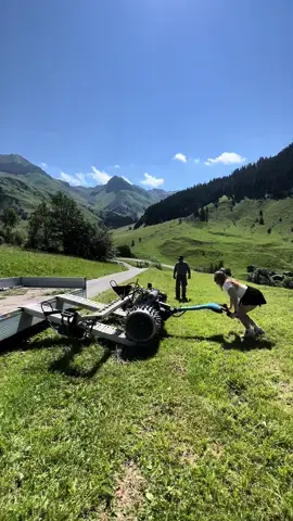 Frauen Power | Eimal vor der Kamera als hinder der Kamera - fazit bin lieber der Kamera 🎥 |farm from @KonradAnhorn #grossgaden #grisons #2024 #swissmeli #swissfarm #graubuenden #stantönien #stantönien #brielmaiermotormäher #brielmaierpower #farmgirl #switzerland🇨🇭 #brielmaier #switzerland #graubünde 