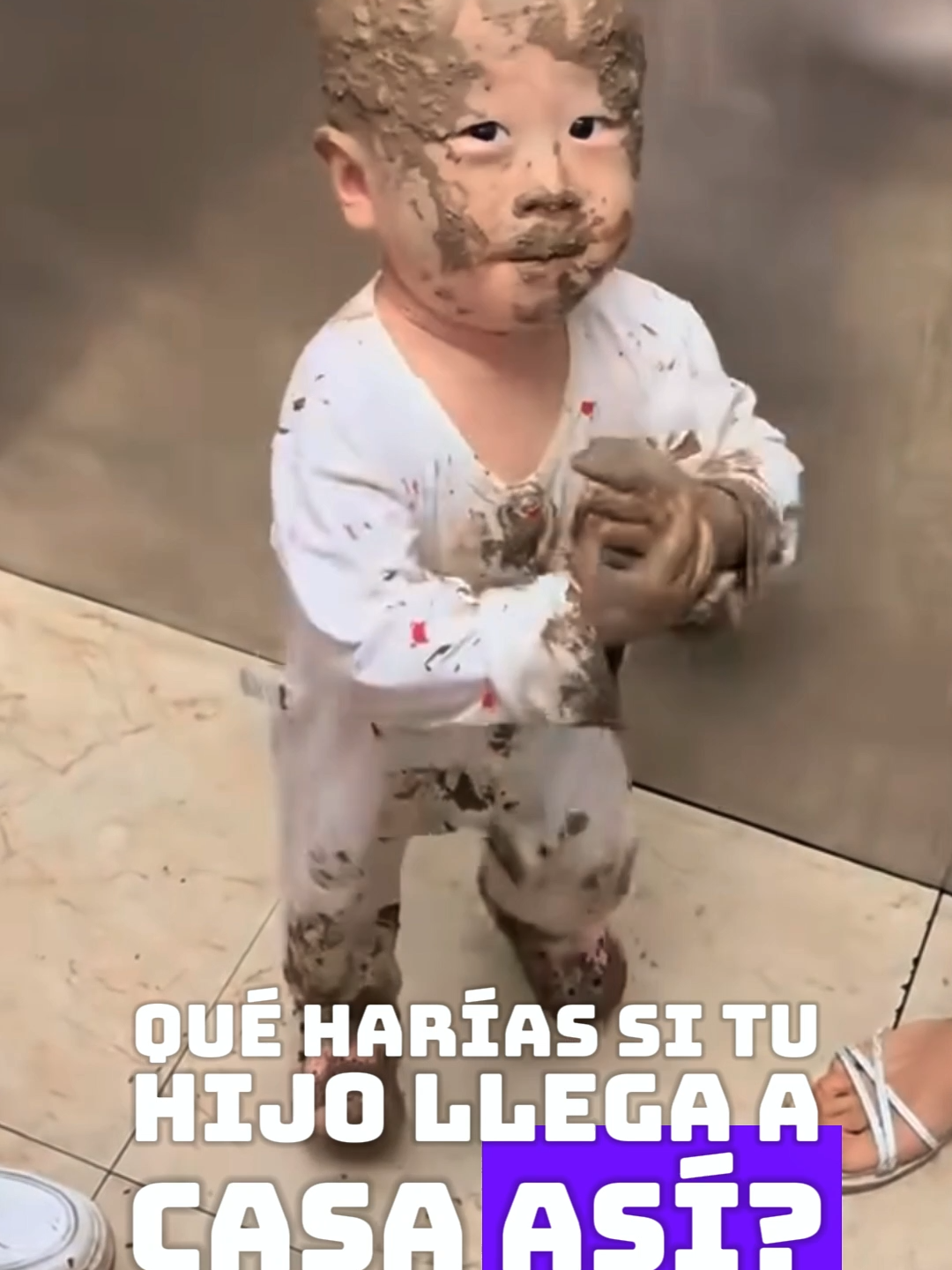 ¡Este niño tuvo la aventura de su vida en el barro! ¿Qué harías si tu hijo llega a casa así? 😂 #SituacionesdeVida #Aventuras #NiñosDivertidos #DiversiónTotal