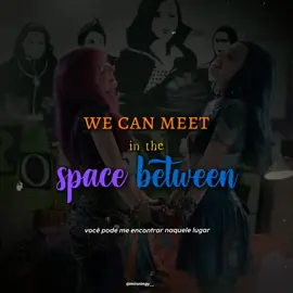 | descendentes 2 - space between (tradução) |  a música mais linda da franquia, eu amo tanto a amizade da Mal e da Evie, é tão pura e linda💞 #descendants #descendants2 #mal #evie #disney #disneychannel #musical #spacebetween #sofiacarson #dovecameron #kennyortega #tradução #tipografia #fyp #fypシ゚viral 