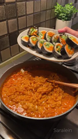 Buldak ramen + Kimbap = HEAVEN!!! 😍 Saute julienne carrots until tender and cut cucumber into julienne slices. Cook short-grain rice and mix it with some sesame oil. Lay a sheet of seaweed paper flat, spread an even layer of rice on it, add the sautéed carrots and cucumber, roll it tightly, and cut into bite-sized kimbap pieces. Cook ramen according to package instructions, mix 1 tablespoon of homemade gochujang, heavy cream, and some mozzarella cheese. Let the cheese melt and enjoy your ramen with the kimbap! ♥️♥️♥️ . . . . . . . . . . . . . . . #kimbap #kimbaphalal #kimbapvegan #koreamstreetfood #attorneywoo #attorneywooyoungwoo #lunchideas #easyrecipesathome #EasyRecipes #healthyrecipeshare #mealideas #DinnerIdeas #easydinners #easydinner #easylunch #vegetarianrecipes #easyvegetarianmeals #ramen #instantramen #ramenpink #pinkramen #buldak #buldakramen #tteokbokki #rabbokicooking #latenightramen #latenightcravings #samyangramen #asmrfood #gochujangsauce 