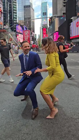 Anguka nayo to the world! 🇰🇪  I met the dancing weatherman @Nick Kosir in NEW YORK! Made him do this dance in true Kenyan manner! How did he do? 😂 KENYA TO THE WORLD! The collabo you never knew you needed! Dancing anchor X Dancing weather man 🇰🇪🇺🇸❤️ #angukanayo 