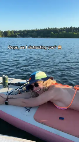 I like being a distraction 🙈🥰 #fyp #wivesoftiktok #trending #contentcreator #foryourpage #fitgirl #paddleboard #lake 