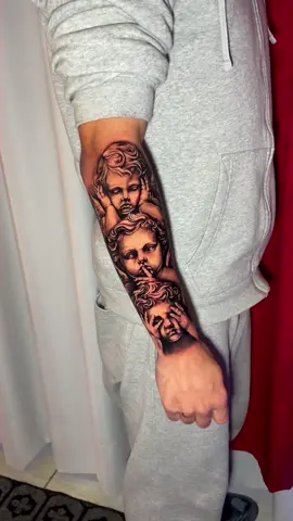 Tatuagem anjos ✍🏻 #realismotattoo #tattoorealismo #tattoobrasil #tattoopretoecinzarealismo #realismopretoecinza #trendingtattoo #tattoomasculina #tattooreligiosa #tattooanjo 