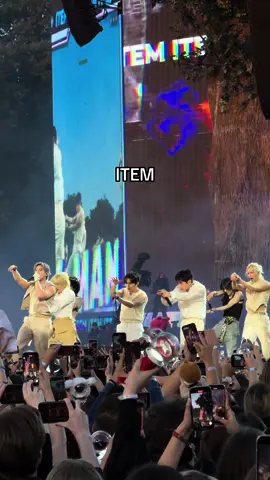 stray kids performing ‘item’ at bst hyde park #straykids #스트레이키즈 #bsthydepark @Stray Kids  