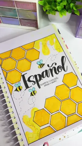 Portada super bonita y fácil ✨🐝 #poetadaslindas #portadas #caratulas #apuntesbonitos #abejitas #plumones #morradelosplumones 
