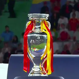 A maior campeã da história! Espanha recebe o troféu do título da Eurocopa❤️💛🏆 #EURO2024 #espanha #inglaterra #spain #england  #futebol 