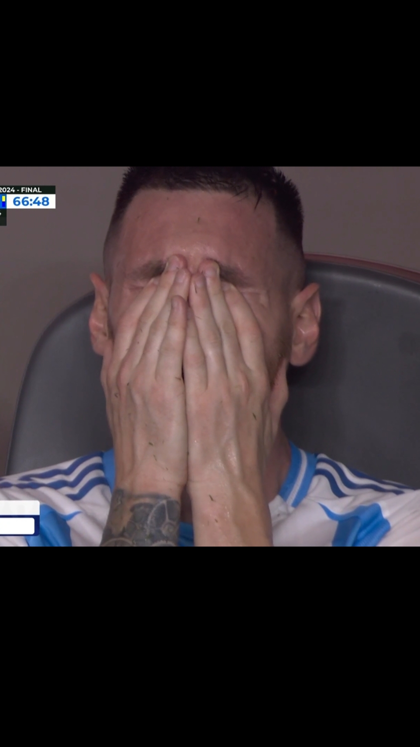 Messi Sad 😔 How sad it is to see Messi like this #argentina #colombia #messi #lesionado #foryoupage 