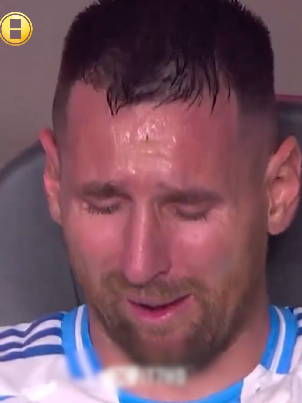 ميسي يبكي بشكل غير عادي بعد استبداله أمام كولومبيا.. ماذا هناك يا ليونيل؟ 🥹💔 #messi #sad #argentina #copaamerica #ميسي #sportsontiktok