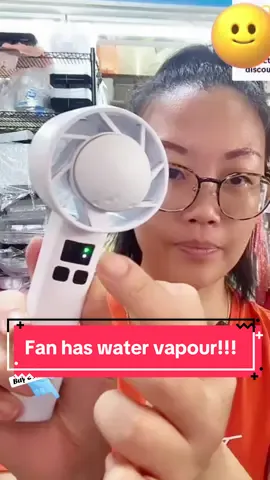 Fan has water vapour cooling!#coolfan #handheldfan #portablefan #tiktokshopsg #createtowin #hotweather #coolingfan #waterfan #handfan 
