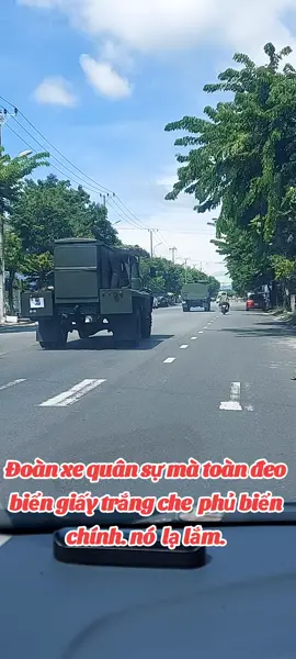 đoàn xe quân sự toàn dùng biển trắng che phủ biển đỏ là sao nhỉ.?yeuvietnam#lovevietnam#biendao ##quocphong #anninh #yeuthich #qunsu#xuhuong 