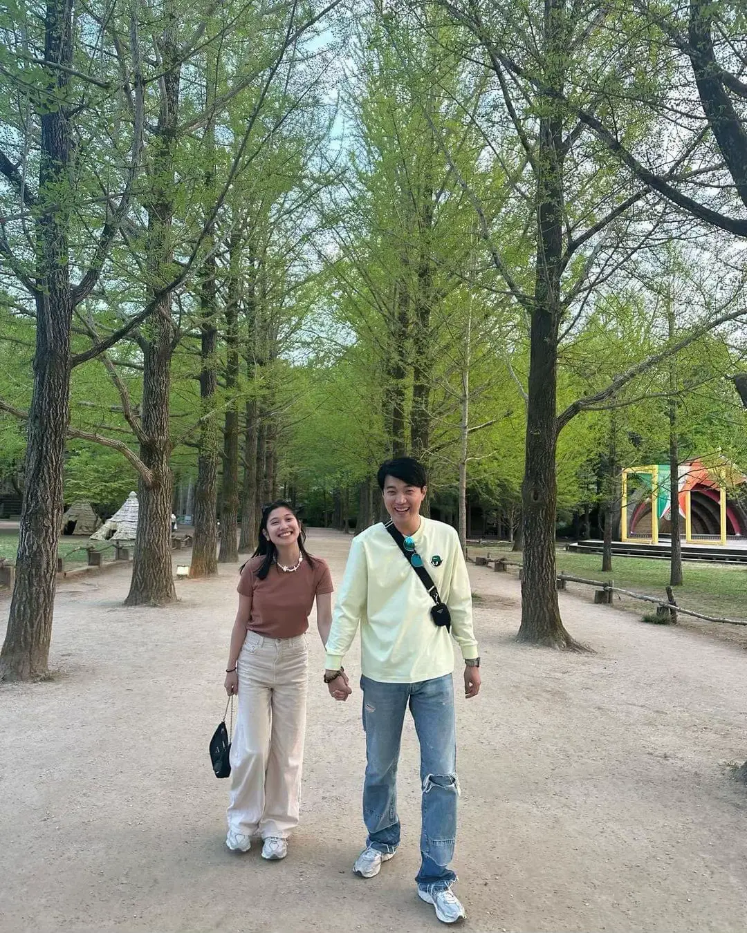 HELLO, SEOULMATE 😍 Showtime host Ryan Bang, shares sweet photos on Instagram with his fiancée Paola Huyong while in South Korea. #MegaKapamilya #ShowtimeGownagow