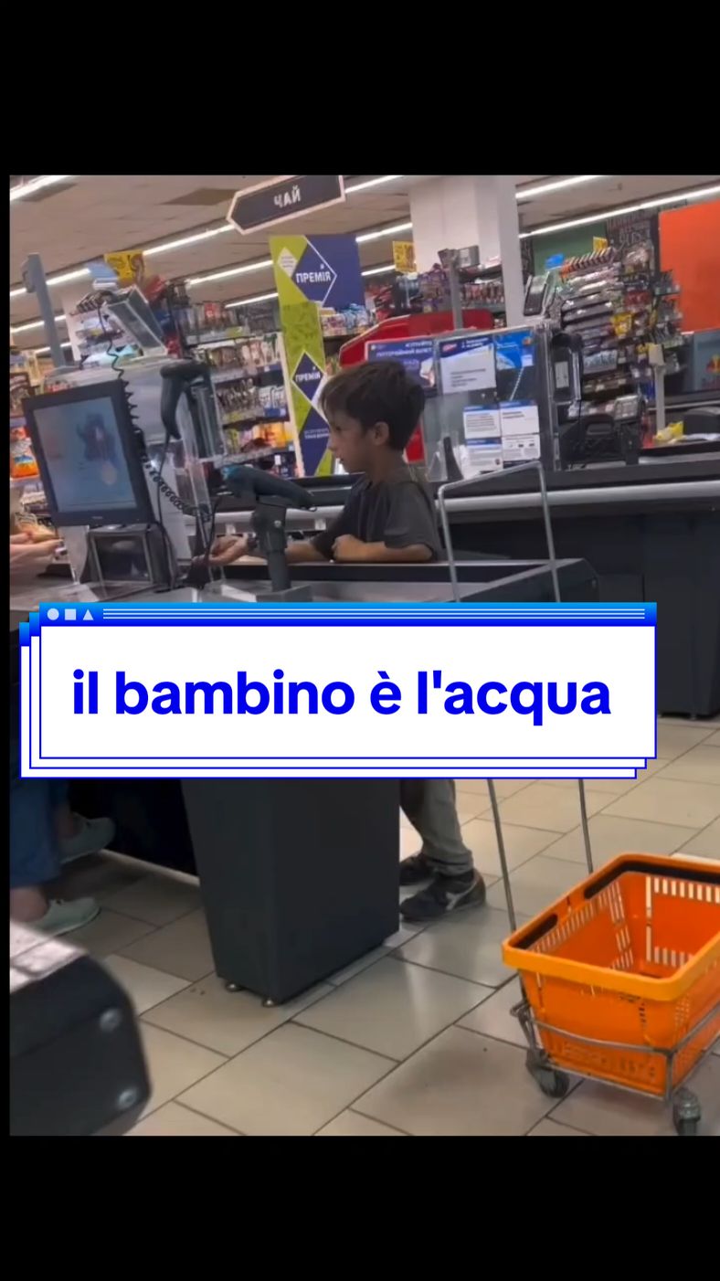 #bambino #supermercato #acqua #povertà #aiutare #fame #sete #aiutareilprossimo #buonaazione #esperimentosociale #perte 