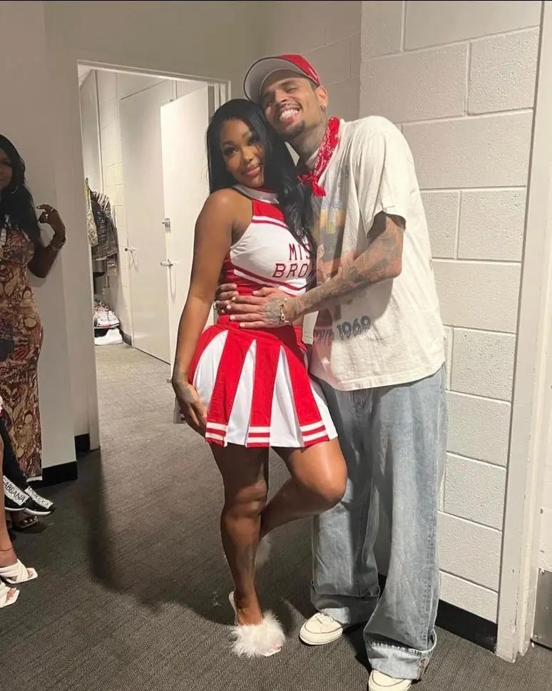 #SummerWalker just linked up with #ChrisBrown at his concert last night.