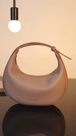 Do you like dark brown moon bag or camel color?#fyp #fashion #review #OOTD #trending #slingbag #begwanita #bostanten 