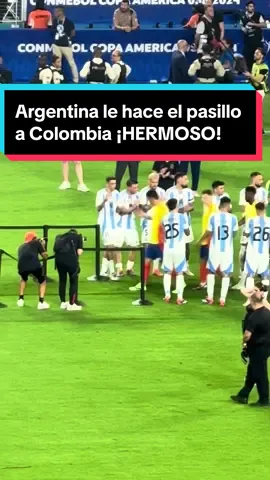 La selección Argentina le hace el pasillo a la selección Colombia en un signo de reconocimiento deportivo ¡HERMOSO! #Argentina #Colombia #CopaAmerica 