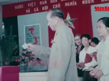 🇻🇳Ngày 25/04/1976, trên 23 triệu cử tri cả nước nô nức tham gia cuộc Tổng tuyển cử bầu Quốc hội của nước Việt Nam thống nhất, là ngày hội lớn của toàn dân Việt Nam. Ngày 02/07/1976, Kỳ họp thứ nhất Quốc hội khóa VI đã nhất trí thông qua 6 nghị quyết quan trọng như sau: 1. Việt Nam là một nước độc lập, thống nhất và xã hội chủ nghĩa lấy tên là nước Cộng hòa xã hội chủ nghĩa Việt Nam. 2. Quốc kỳ nước Cộng hòa xã hội chủ nghĩa Việt Nam nền đỏ, ở giữa có ngôi sao vàng năm cánh. 3. Quốc huy nước Cộng hòa xã hội chủ nghĩa Việt Nam hình tròn, ở giữa có ngôi sao vàng năm cánh, chung quanh có bông lúa, ở dưới có nửa bánh xe răng cưa và dòng chữ 