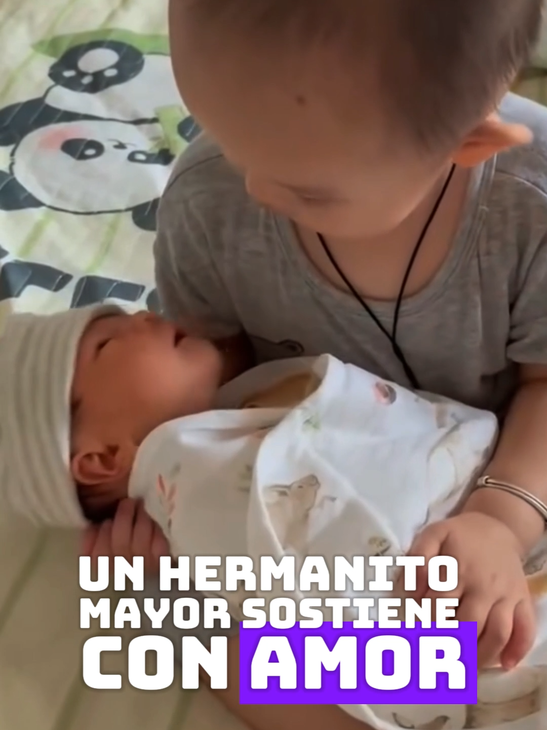 Un tierno momento de hermanos toma un giro inesperado. ¿Qué harías tú? #Hermanos #Bebé #AmorDeHermano #MomentoTierno  #SituacionesdeVida #FYP