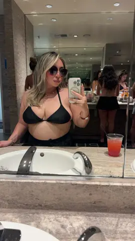 Selfieee🔥 #fy #fyp #tiktok #fypシ゚viral #foryou #baddie #viral #parati #vegas #poolparty 