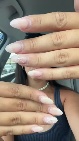 fresh set🥂💅🌼 #nails #beauty #fypシ゚viral #transition #trending 