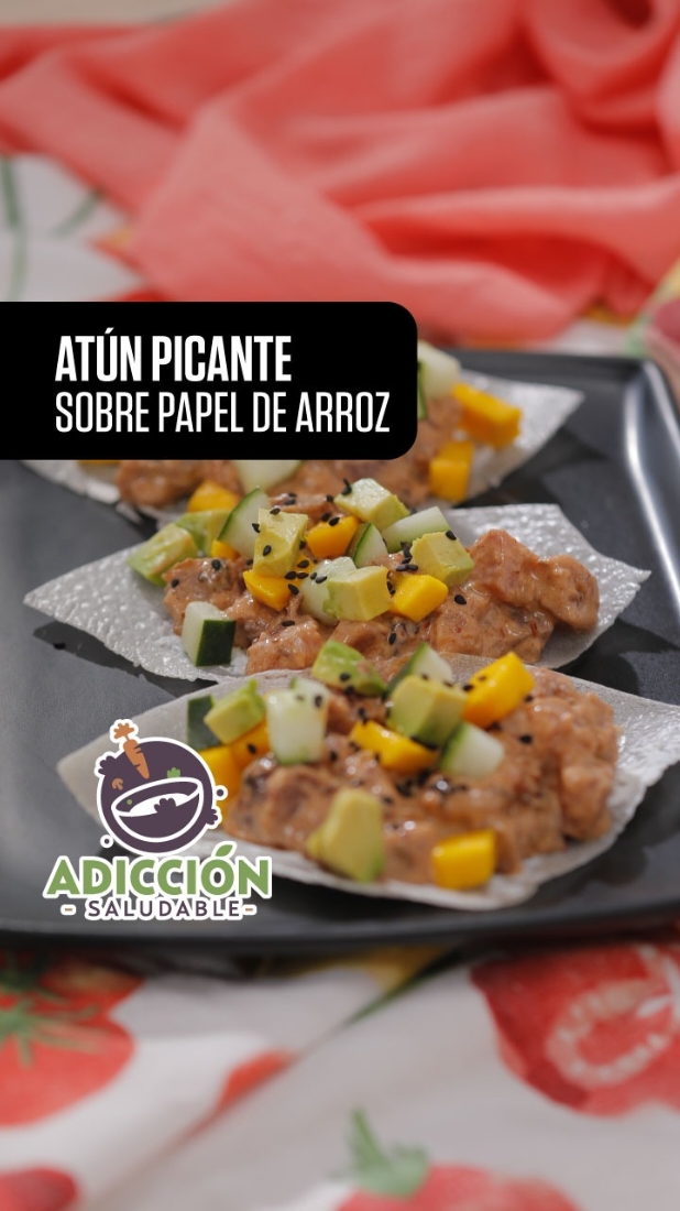 #Atún picante sobre papel de arroz 🤩 #AdicciónSaludable | ¡Disfruta de esta deliciosa #Receta para cualquier hora del día! Además de ser un platillo #saludable tiene un plus súper deli que te encantará 😍👇