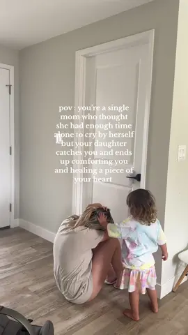 when you were trying to cry alone but your daughter finds you and comforts your soul .🤍#motherdaughter #healingtrauma #singlemomma #motherlylove #lifeasamom 