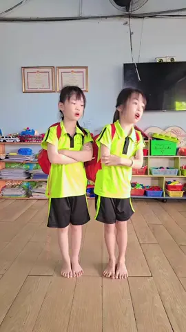 những lời chào và những phép lịch sự khi dạy con trẻ. ba mẹ cùng dạy con nhé😍#xuhuongtiktok #lophocvuinhon #mamnontiktok #cothuymamnon #giaovienmamnon #pheplichsu#pheplichsu 