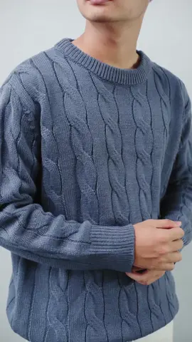 Lagi cari sweater tapi bosen dengan warna yg itu-itu aja? Bisa banget checkout Erland Cable Knit Sweater warna Denim ini! #rolf #knit #sweater 