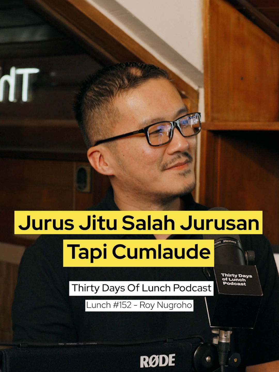 Buat kalian-kalian yang lagi merasa salah jurusan, ayo kumpul dulu sini. Ternyata, salah jurusan itu ga serta merta bakal bikin lo jadi ga bisa sukses. Buktinya, narasumber kita ini saking cemerlangnya, beliau bahkan bisa lulus cumlaude meskipun salah jurusan! Mau tahu caranya? Begini tips dari salah satu Underdog yang selalu do his best anytime and anywhere, @roynugroho . Full episode podcast ini bisa lo dengerin dengan cara klik link yang ada di bio! Hosted by: @sheggario & @fellexandroruby  #thirtydaysoflunch #thirtydaysoflunchpodcast #podcastindonesia #superapp #bisnis #resiliensi #salahjurusan #cumlaude