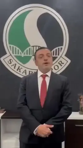 🔔Trabzonlu Adaya Kulüplerden Destek Yağdı; O Kulüpte TFF Seçimlerinde Ona Oy Vereceğini İşte Böyle Duyurdu 🔸Türkiye Futbol Federasyonu'nda (TFF) yaklaşan Olağan Mali Seçimli Genel Kurul için geri sayım devam ederken, mevcut Başkan Mehmet Büyükekşi ve Trabzonspor’un eski başkanlarından İbrahim Hacıosmanoğlu başkanlık için yarışacak. TFF 1. Lig ekiplerinden Sakaryaspor'un Başkanı Gökhan İn, seçimlerde İbrahim Hacıosmanoğlu'nu destekleyeceklerini duyurdu. #TFF #İbrahimHacıosmanoğlu #MehmetBüyükekşi #Sakaryaspor #Oy 