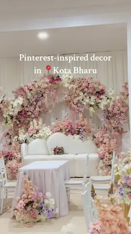 Soft Pink + Off White (Beige) Tarikh untuk 2024 dah tak banyak gais 😆 #weddingdecor #pelaminkotabharu #weddingplannerkb #weddinghallkotabharu 