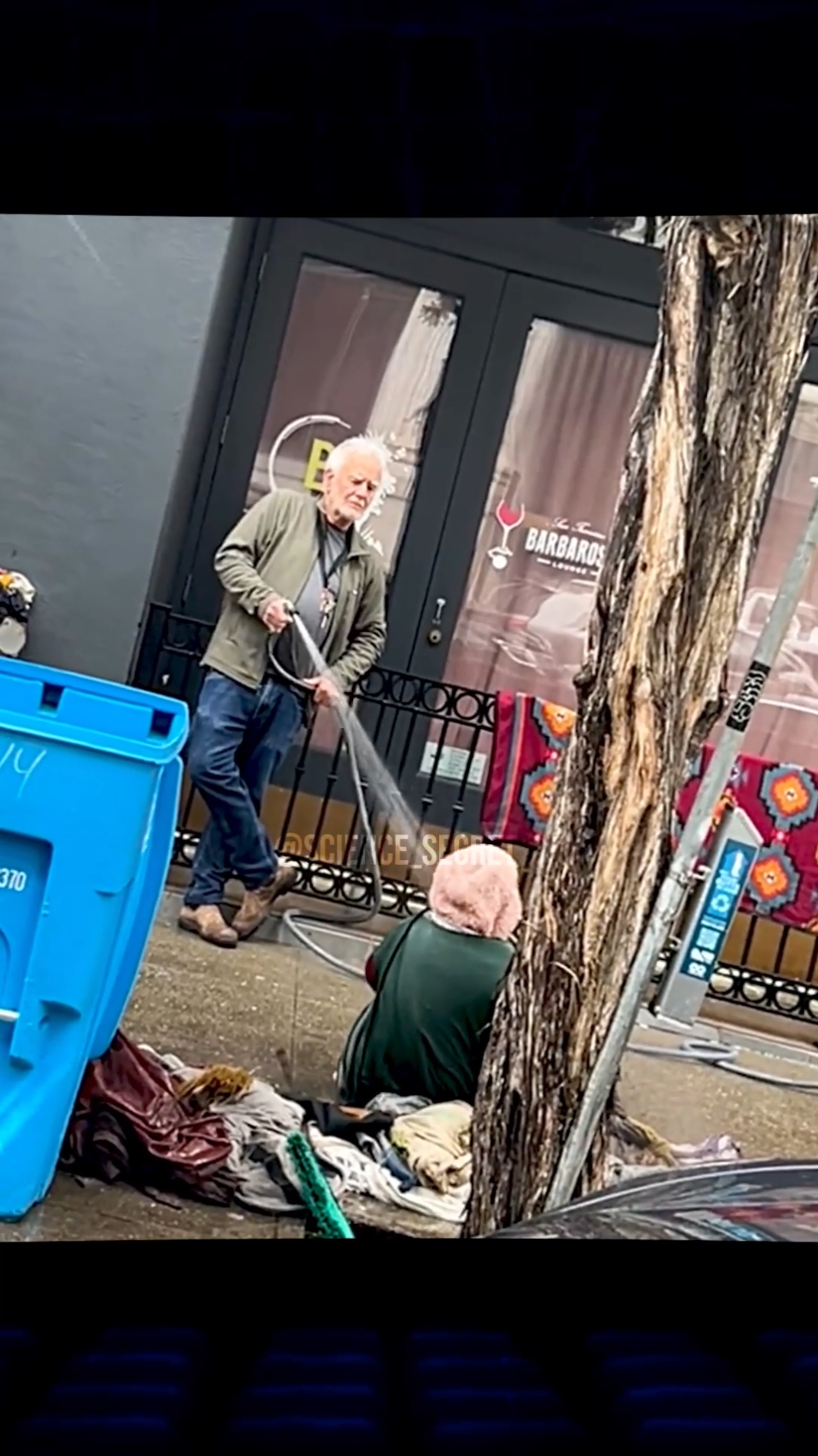 The owner of this restaurant threw water on this homeless woman just because she was sleeping outside his restaurant. #usa🇺🇸 #usa🇺🇸🇺🇸 #usa🇺🇸🇺🇸🇺🇸 #dallastx 