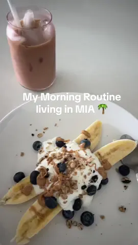 #rutinamañanera #morning #breakfast #bananasplit #OOTD #icedcoffee #itgirl #spanishtiktok #mexicanaenmiami 