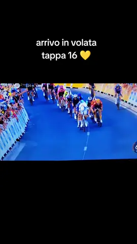 vince Jasper philipsen e recupera punti per la maglia verde su Girmay che cade nel finale  #ciclismo #TourDeFrance #pogacar #magliagialla #vingegaard #jasper #magliaverde #girmay 