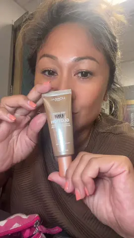 Instead of using powder highlighter, try @lorealgroupe Lumi Glotion. I’m using Medium Glow. You could wear it under your foundation, too! #loreal #lorealparis #lumi 